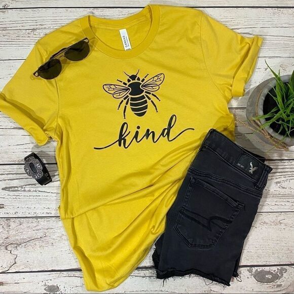 Bee Kind Graphic Tee 🐝 - Picture 1 of 6